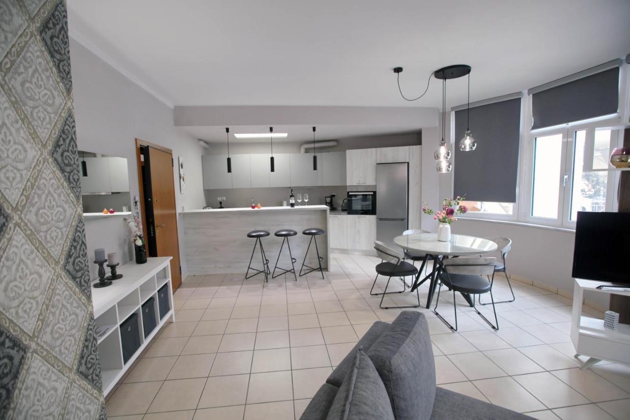 Ioanna'S Luxury Two Bedroom Apartment นาฟปลิโอ ภายนอก รูปภาพ